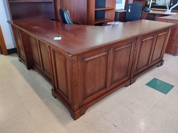 Products/Pre-Owned/traditional-L-shaped-desk.jpg